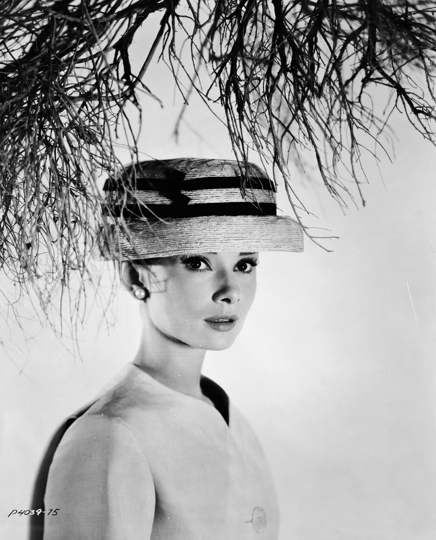 Η Audrey Hepburn με ψάθινο καπέλο