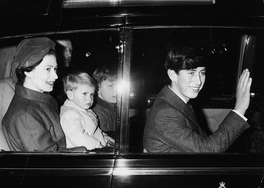 Η βασίλισσα Ελισάβετ, ο πρίγκιπας Κάρολος, ο πρίγκιπας Φίλιππος, η πριγκίπισσα Άννα και ο πρίγκιπας Άντριου μέσα σε αυτοκίνητο, 1966