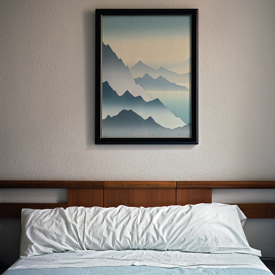 πίνακας ζωγραφικής πάνω από το κρεβάτι