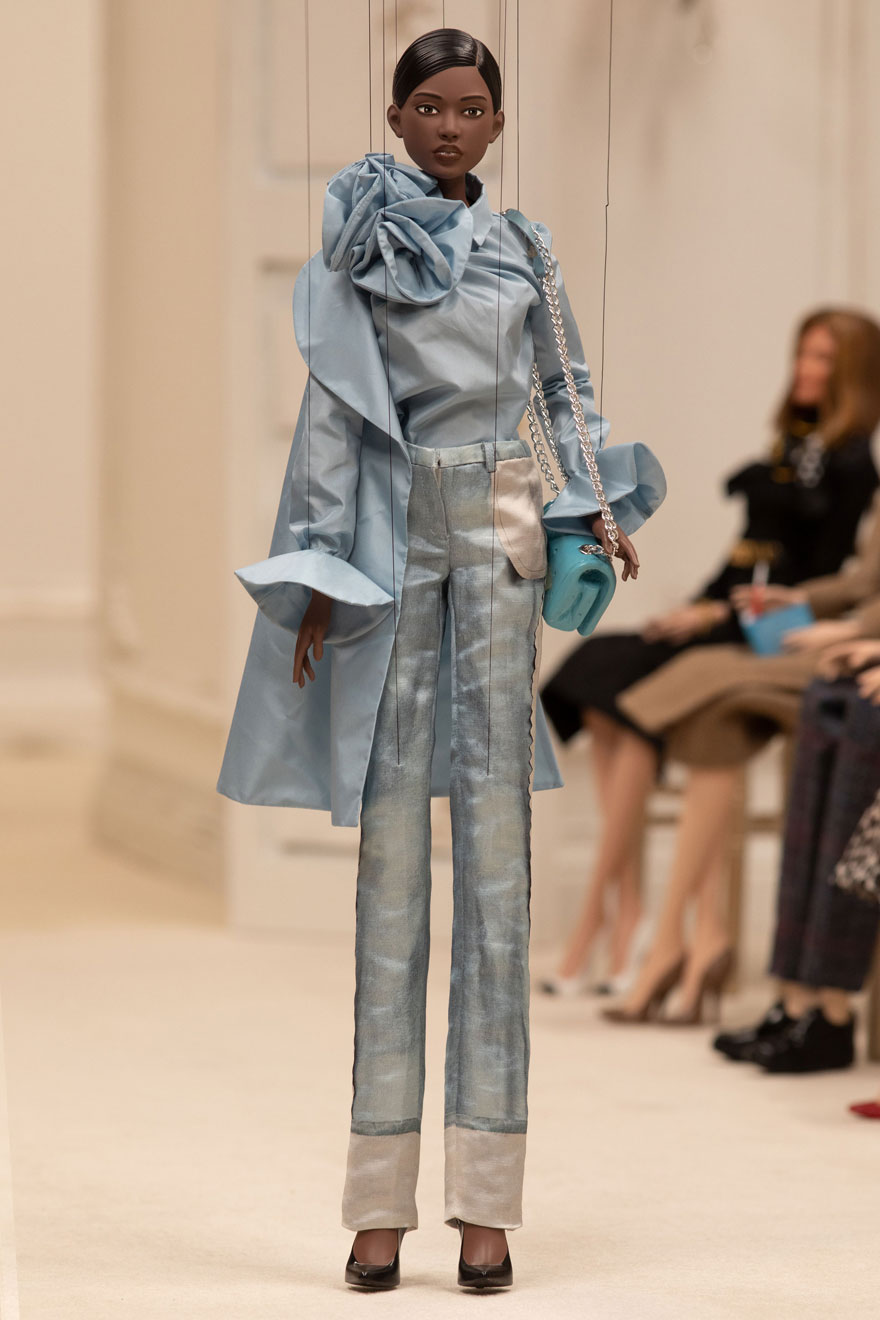 Moschino:Ο Jeremy Scott ετοίμασε μια επίδειξη μόδας με μαριονέτες