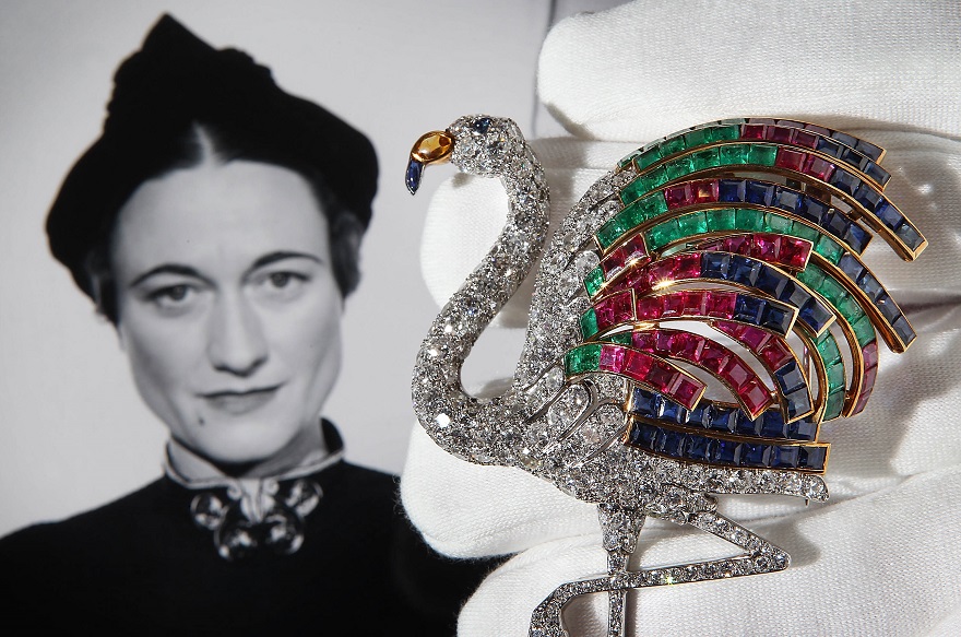 Η διαμαντένια Cartier καρφίτσα με το φλαμίνγκο από το 1940 δημοπραττήθηκε από τον οίκο Sotheby's στις 23 Σεπτεμβρίου 2010 στο Λονδίνο. Η αρχική συλλογή περιείχε 20 κοσμήματα της Δούκισσας του Ουίνδσορ